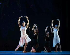 成人芭蕾学生汇演视频