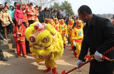 成人舞狮背心怎么穿视频,轻松掌握成人舞狮表演技巧