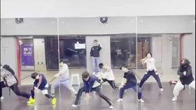 成人练舞蹈踩胯视频,跟随视频轻松掌握专业舞步