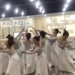 雷州舞蹈女孩成人舞蹈视频,成人舞韵中的青春风采