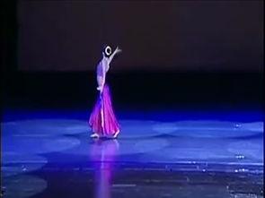 独舞成品成人傣族舞视频,独舞之美，传承千年文化魅力