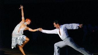 成人男女合跳中国舞视频,男女共展舞姿