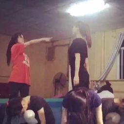 成人简单劈叉视频在线观看,跟随在线视频轻松入门